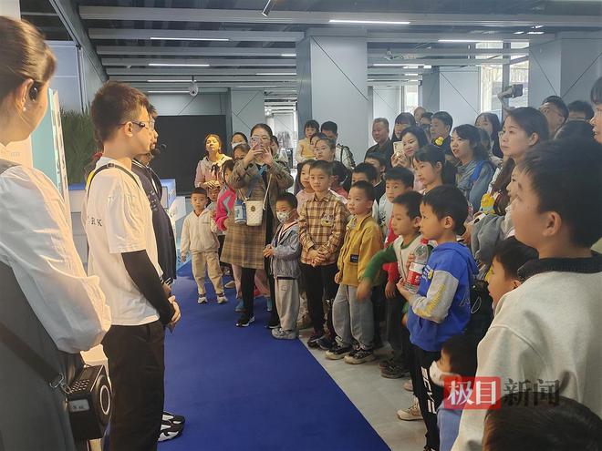 技魅力！这场万众创新主题展亮点纷呈凯发k8国际首页登录近距离感受科(图2)