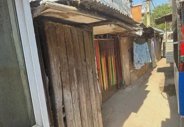 乱建居民想提升小区环境的愿望实现了k8凯发网站拆除700平方米私搭(图2)